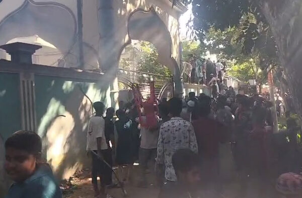 নুরা পাগলা দরবারের ঘটনায় ৩৫০০ আসামি করে পুলিশের মামলা